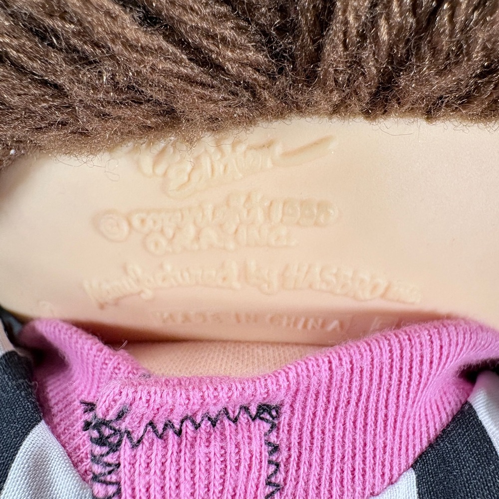 VTG 1990 Cabbage Patch Kids Hasbro Doll Brown Yarn Hair Green Eyes 90s Outfit - Picture 5 of 7